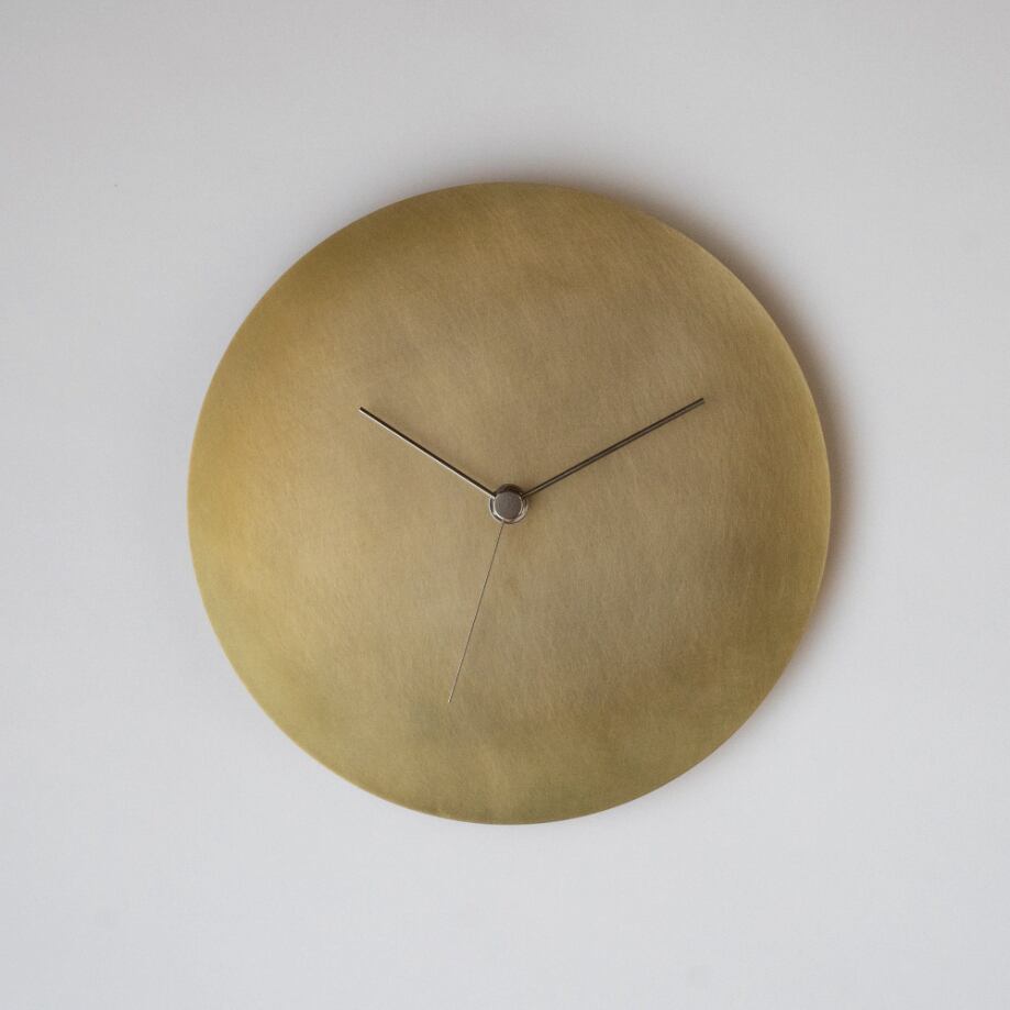 KUMIJI DESIGN 壁掛け時計－タイプ2 minimal wall clock DISK-type2 真鍮　brass | NONE TOO  SOON　LIFE & OBJECT powered by BASE
