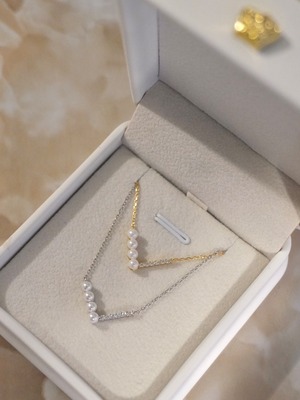 pearl v necklace