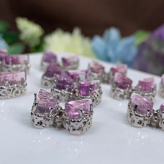 在庫処分セール☆9.  10個セット☆パープル系フローライト蝶々・縦横貫通穴☆パーツ