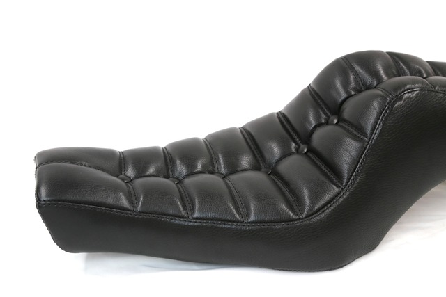 04-upスポーツスター専用キング＆クイーン ナロー チョッパーシート［ボックス＆ボタン］Leahter/本革　(ss2u04)