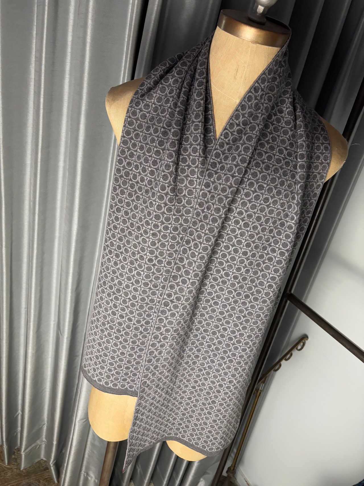 SALVATORE FERRAGAMO hi-gauge knit scarf
