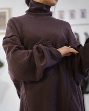 予約販売 | i’m here : - “SLIT” JERSEY ：Brown｜スリットタートル／フライス素材／キモノスリーブ／カットオフ仕様／立体マチ