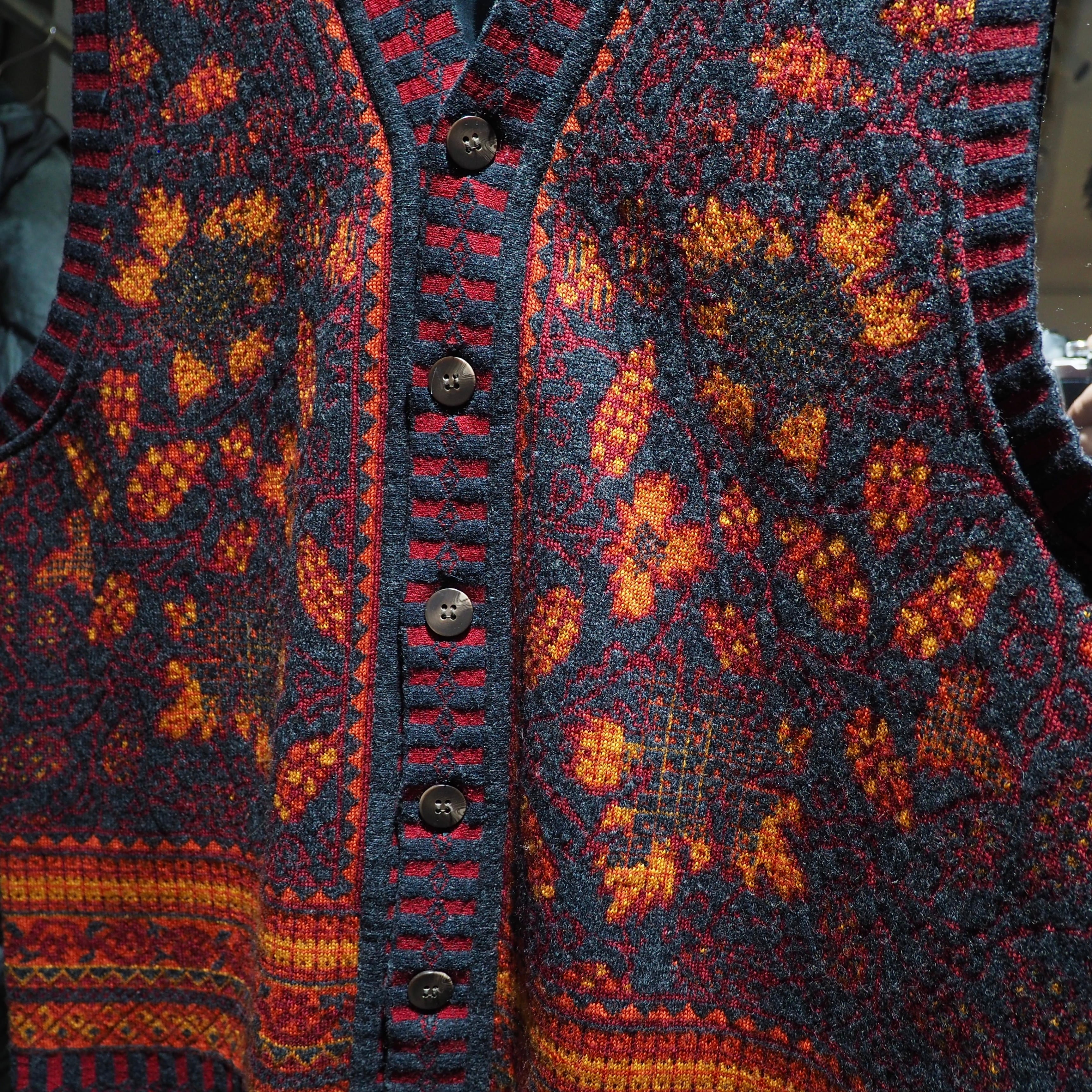 " OLD KENZO " Beautiful Flower Embbossed vintage knit vest