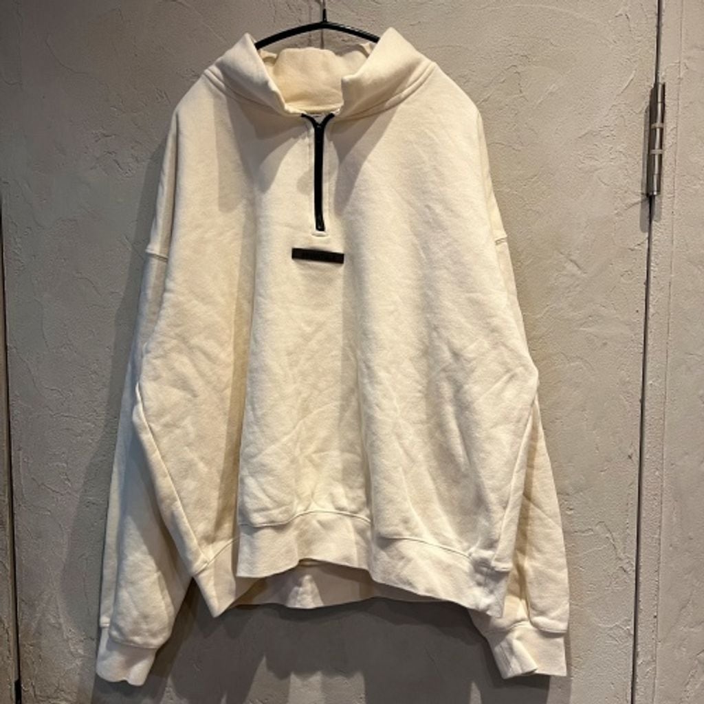 Fear of God ESSENTIALS フィアオブゴッド エッセンシャルズ ハーフ