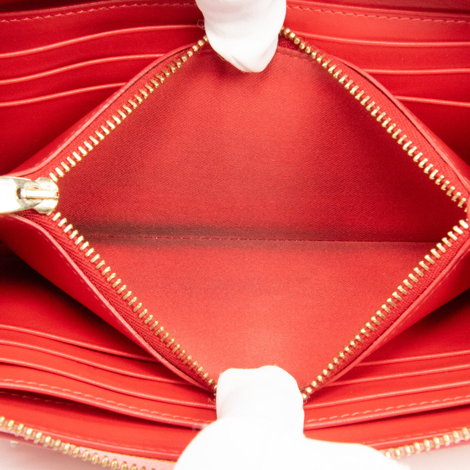 本物・送料無料・良品】ルブタン・長財布・ラウンドファスナー