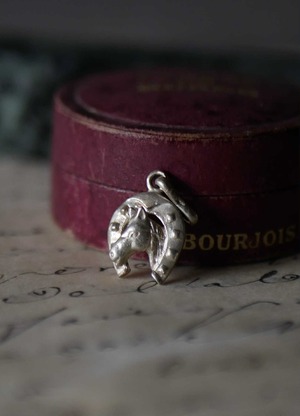 純銀　ホースシュー　ペンダントトップ　アンティークアクセサリー　ネックレストップ