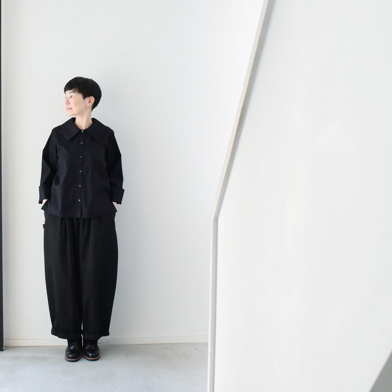 コットン100％ 大襟シャツブラウス：黒［TO19LSBK］ | skep-online shop