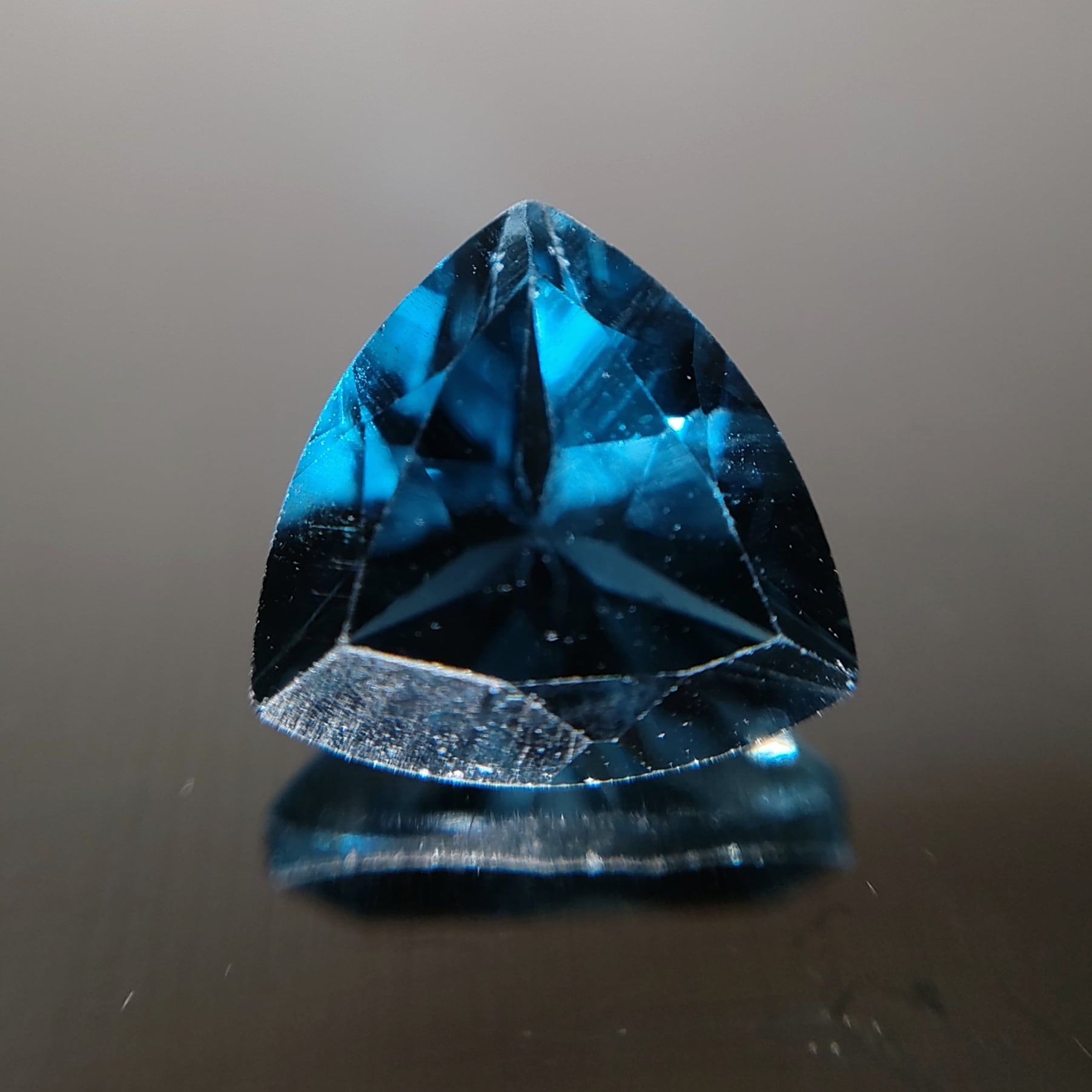 ロンドンブルートパーズ ルース 天然 1.90ct | Chainon