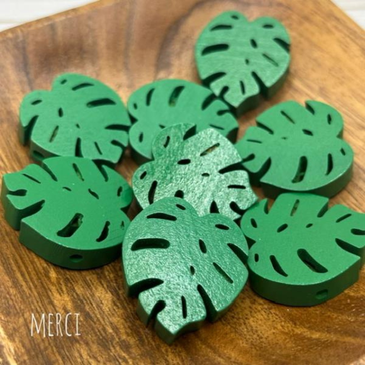 【2個】モンステラペイントウッドチャーム/木/