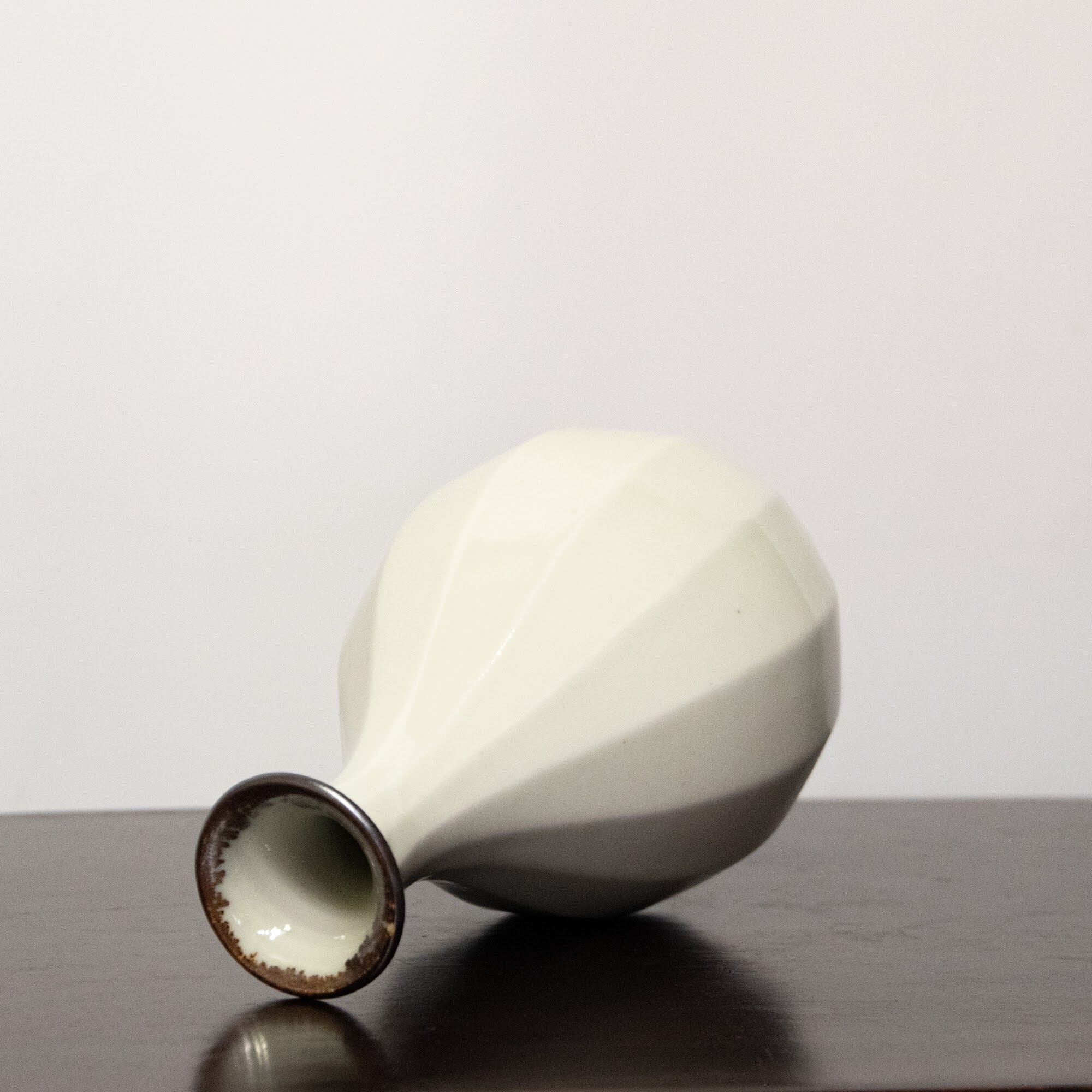 縁錆面取り天狗谷瓶 | 陶祖李参平窯 onlineshop