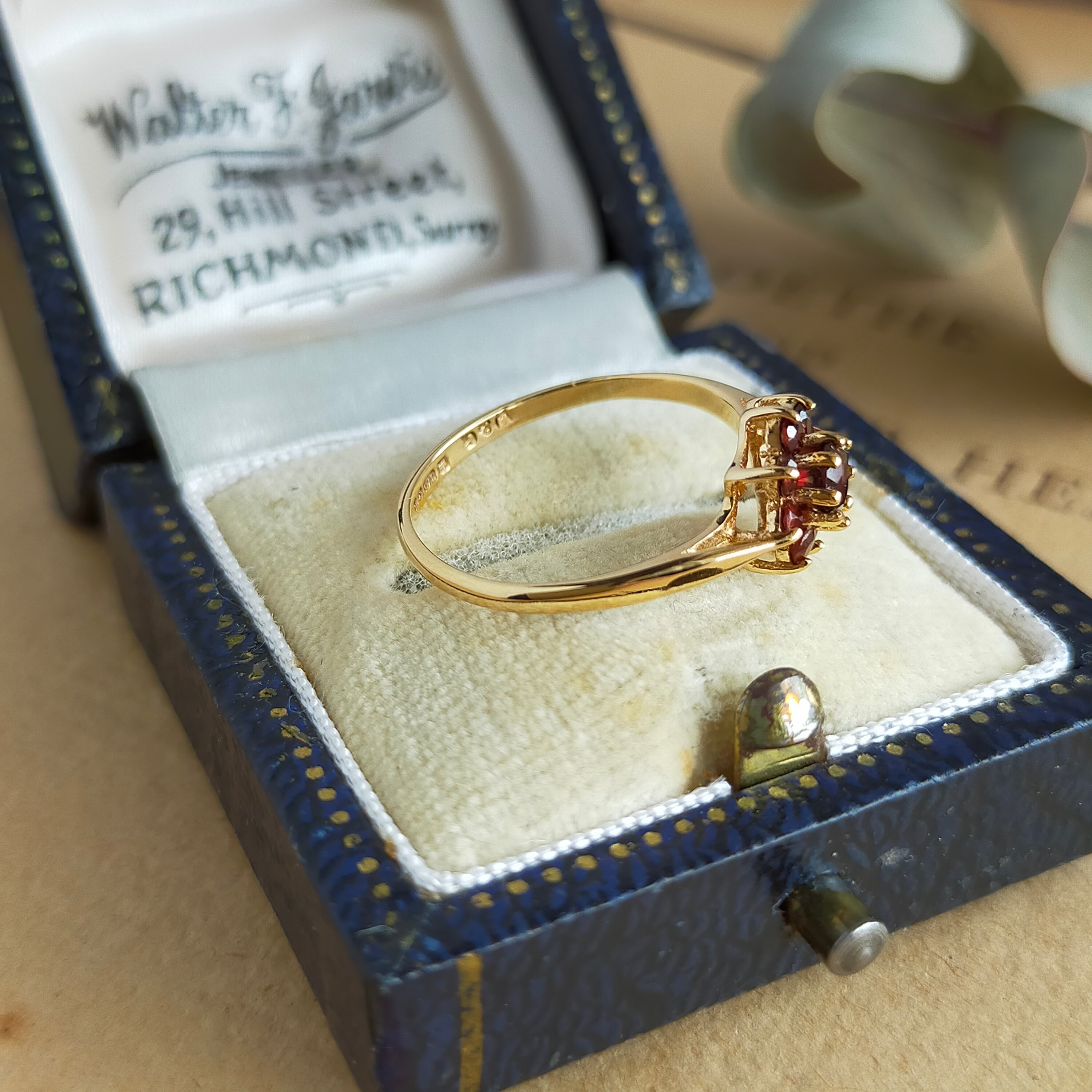 英国 1970年 ヴィンテージ ガーネット 9kゴールド フラワーリング