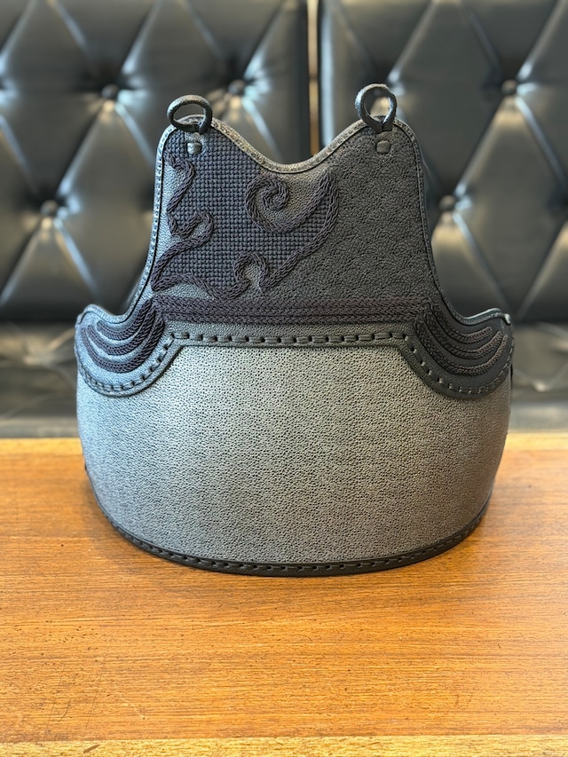 【Mサイズ!】【写真からでも伝わる絶対カッコいい胴‼️】【新商品✨ザラザラエンボのシルバー/黒色✨】【胸Mサイズ(身長150〜165cm)1名様限定】 『雷刃飾り』シルバーエンボ強化樹脂胴 50本型 【Mサイズ!】【写真からでも伝わる絶対カッコいい胴‼️】【新商品✨ザラザラエンボのシルバー/黒色✨】【胸Mサイズ(身長150〜165cm)1名様限定】 『雷刃飾り』シルバーエンボ強化樹脂胴 50本型