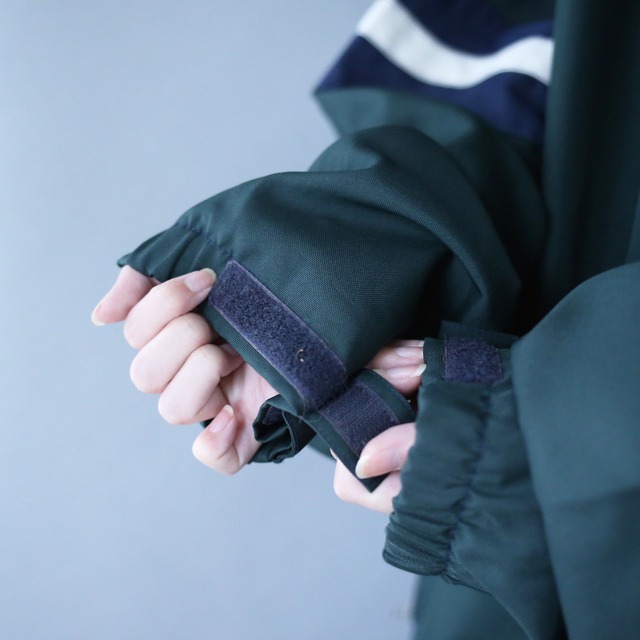 "OLD NAVY" over silhouette good coloring anorak nylon parka