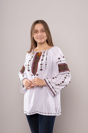 ウクライナ刺繍ヴィシヴァンカ・クラシック　手刺繍　麻　レディース・フリーサイズ