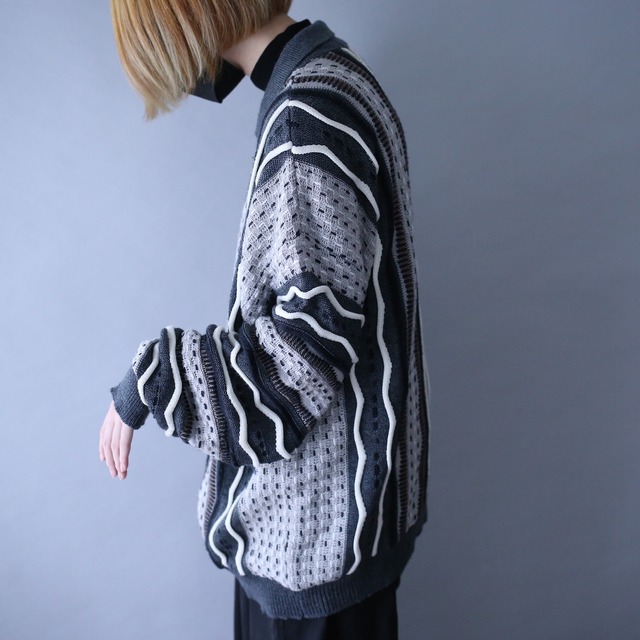 good coloring 3D uneune line pattern loose pullover knit