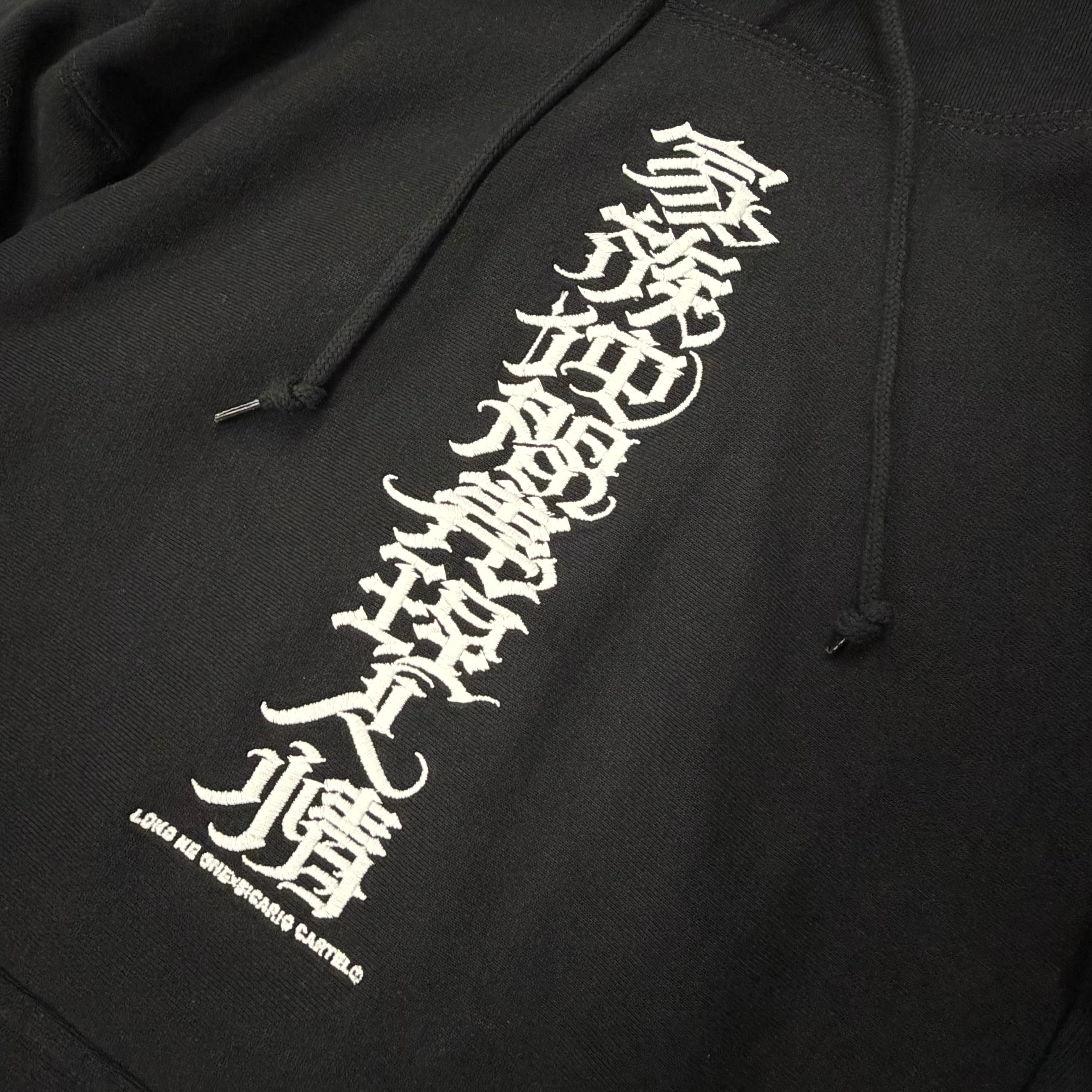 刺繍】家族仲間義理人情 12OZ HOODIE 黒×白蓄光 | SICARIO CARTEL