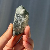 ヒマラヤ水晶 マニハール産 DT 20151204 原石 クローライト クォーツ 緑泥付き 高透明度 レアクリスタル