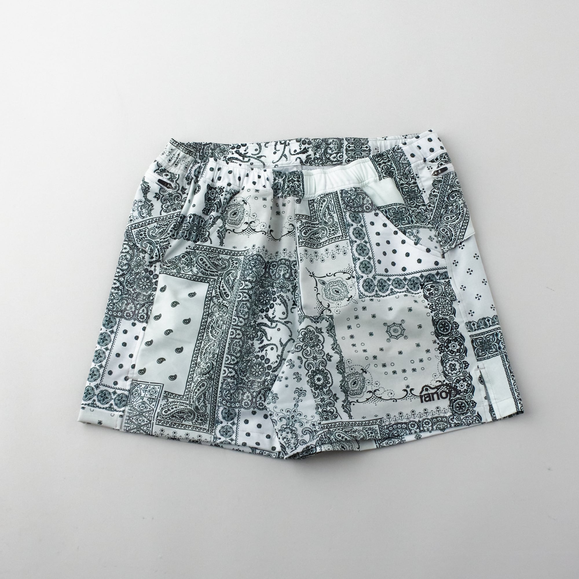 【新品】ranor BANDANA MIDDLE SHORTS white新品未使用です