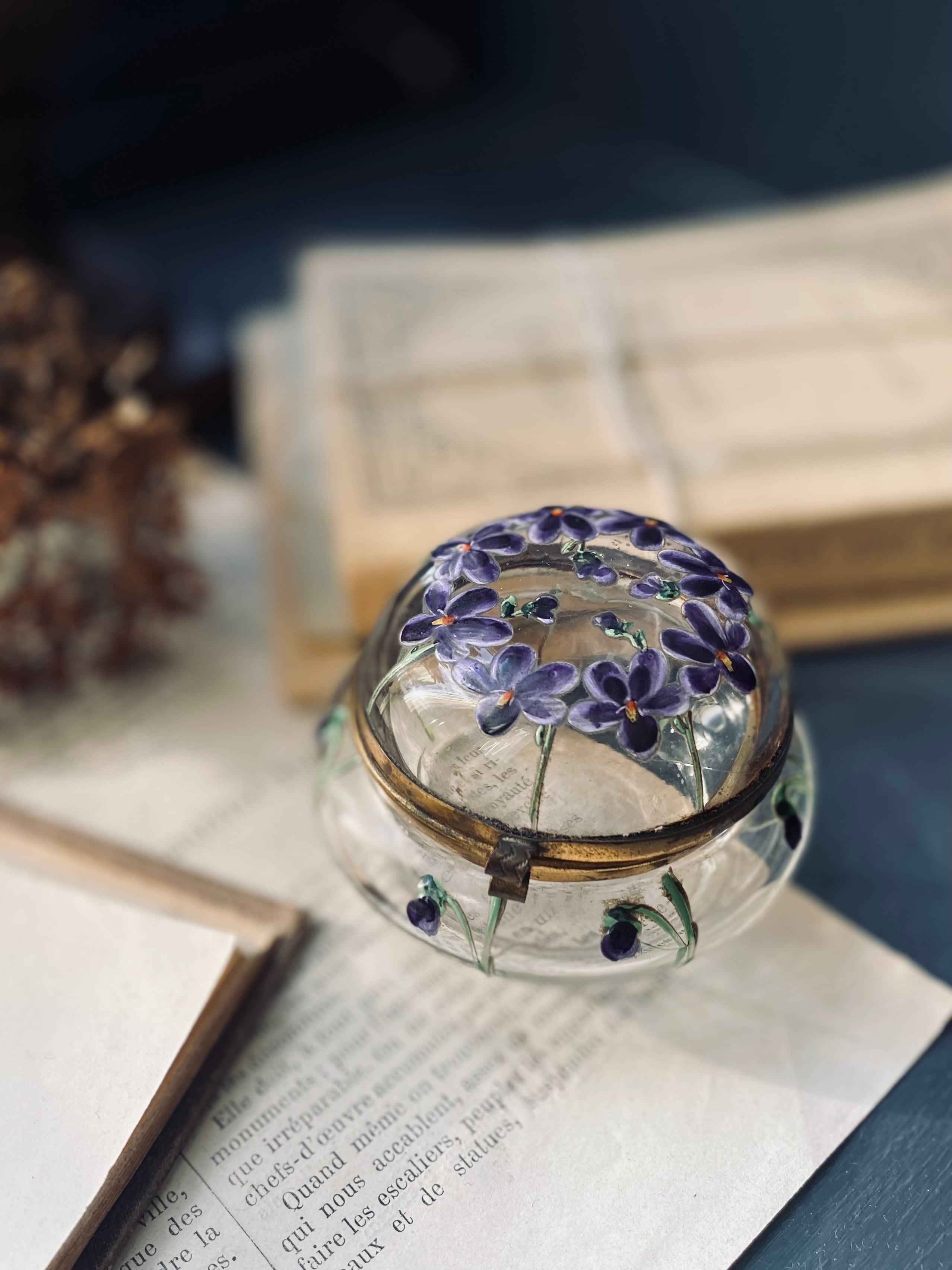 スミレのエナメルガラスボックス