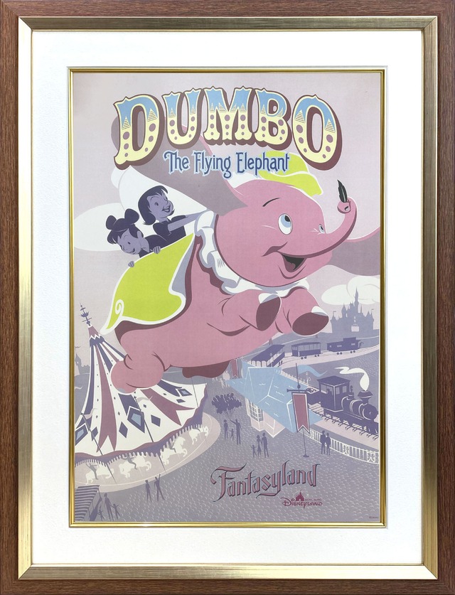 ディズニー テーマパーク「ファンタジーランド/空飛ぶダンボ」展示用フック付額装ポスター