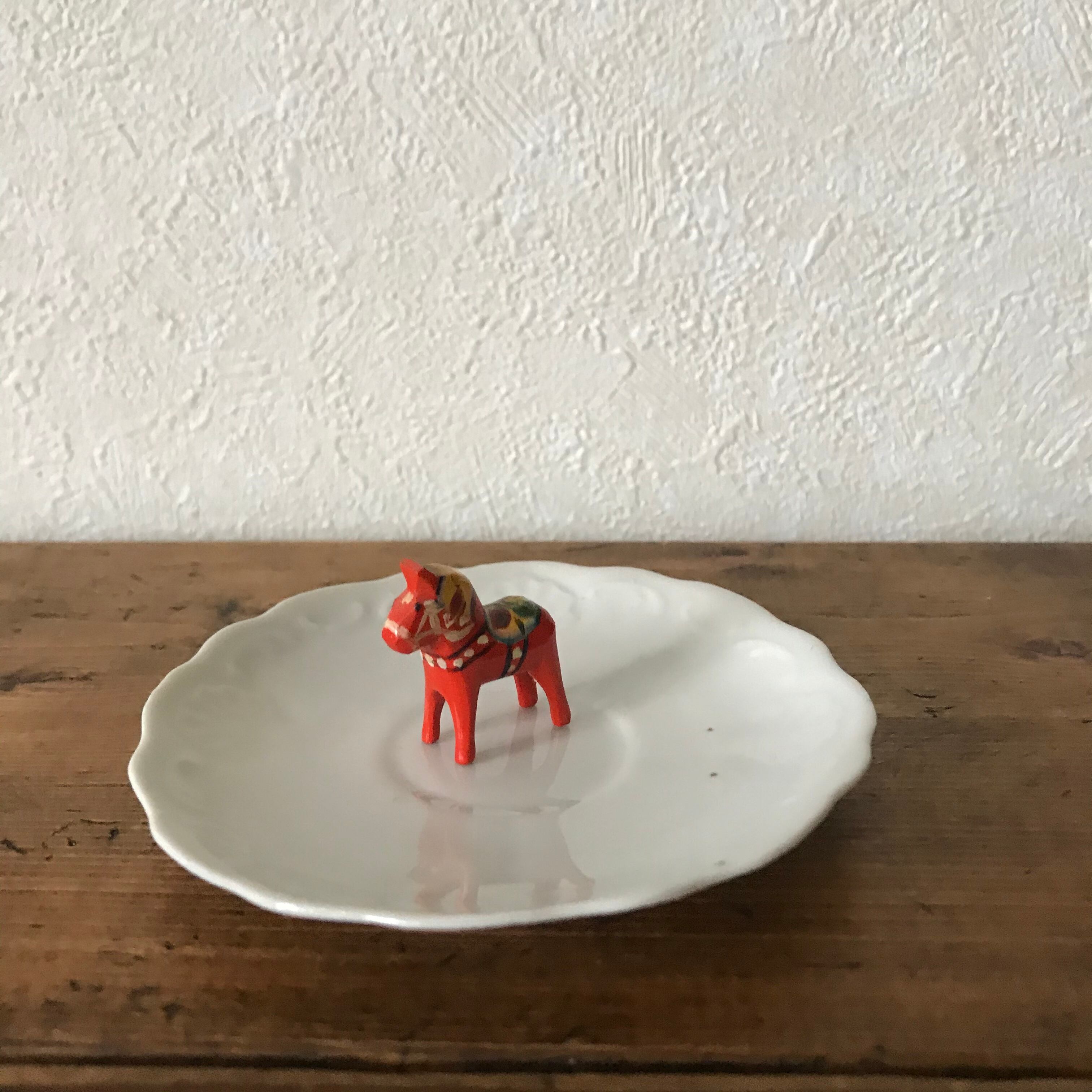 小さな小さなダーラナホースとプレート