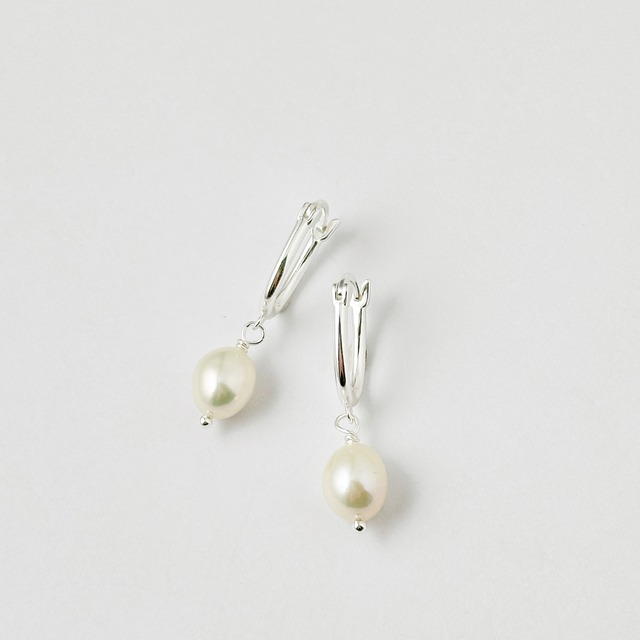 ゆれる  パール オーバル フープ ピアス