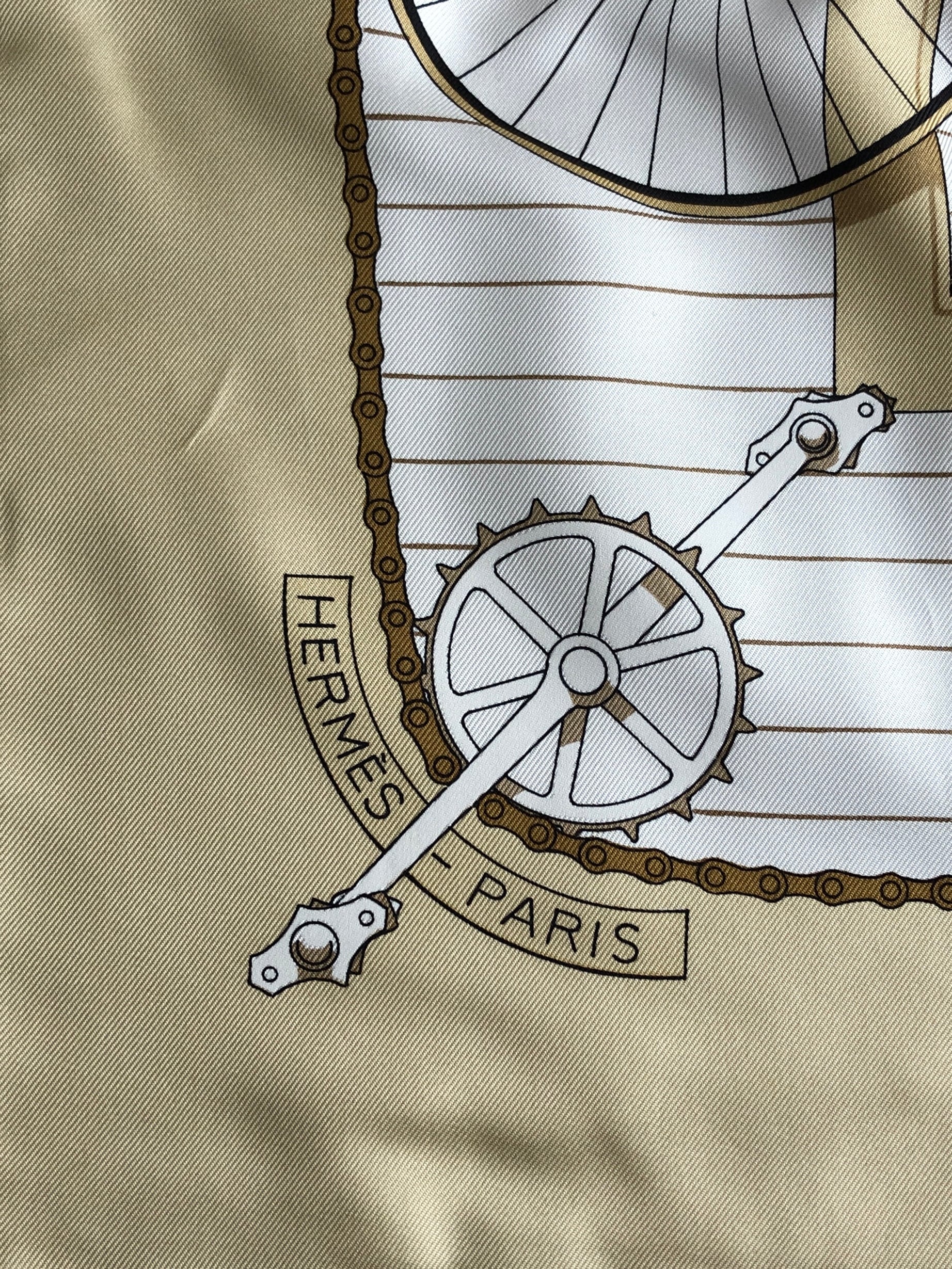 HERMES エルメス カレ90 スカーフ ベージュ×ホワイト シルク LES