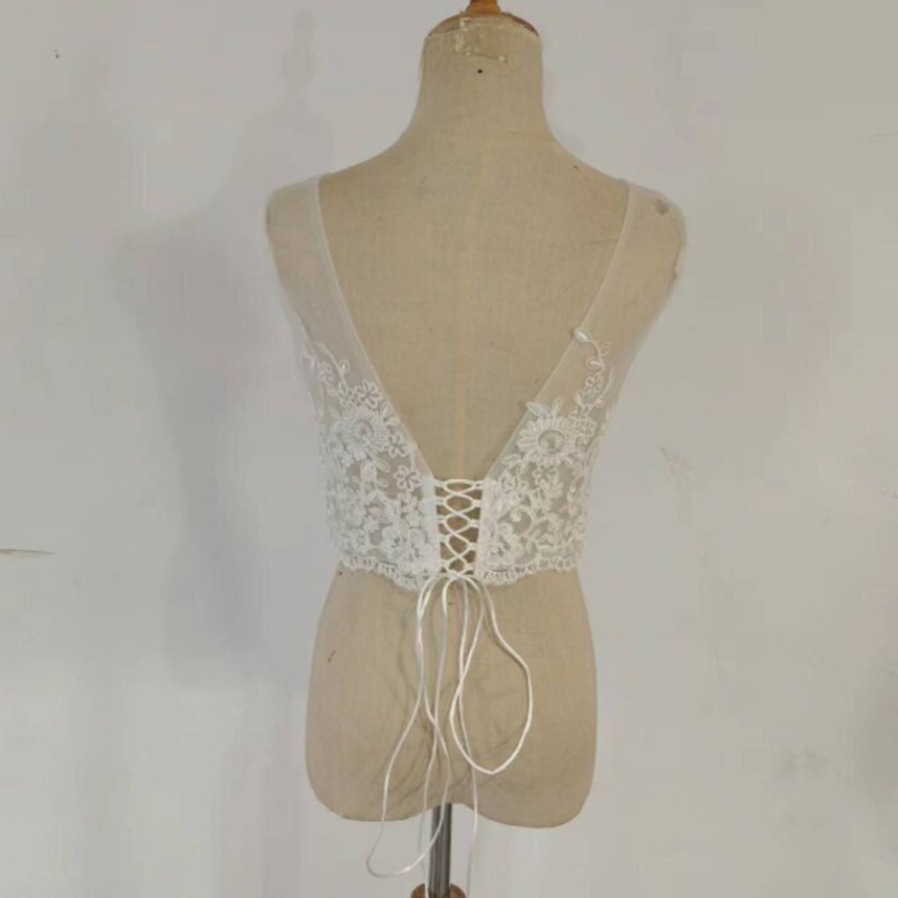 大人気上昇ウエディングドレス 可憐な花刺繍のトップス ボレロ 花嫁  