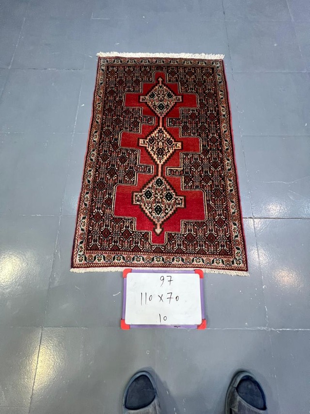 絨毯クエスト72【No.97】 ※現在、こちらの商品はイランに置いてあります。ご希望の方は先ずは在庫のご確認をお願いします。