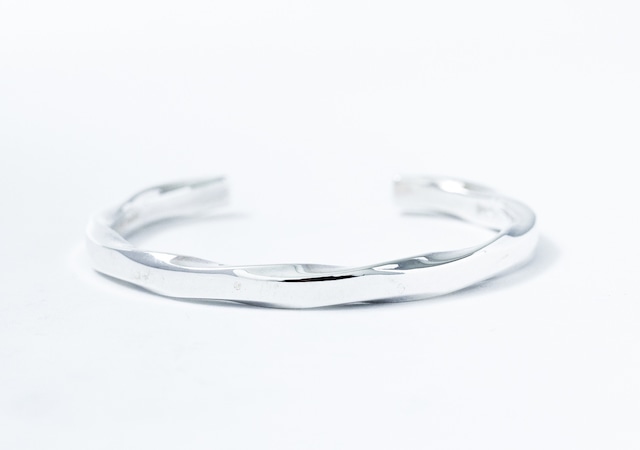 BN-071 Side twist bangle (S)