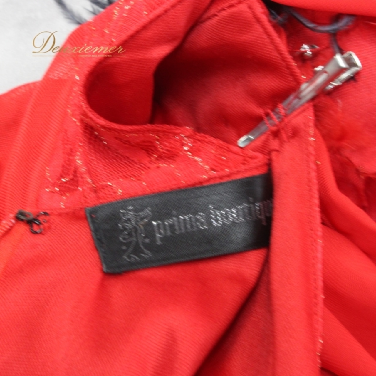 社交ダンス 衣装 スタンダード ドレス ワンピース パーティドレス prima boutique プリマブティック 赤 フロート レッド系 ゴールド系 コサージュ フラワーレース 洗練 美しいデザイン エレガント 着心地良い ダンス用ドレス 舞台衣装 おしゃれ 伸縮性 ポリエステル製 レディースファッション フェミニン パーティー用 即日発送 最新トレンド ストレッチ素材