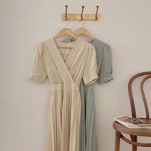 スタイルレトロフレンチライト パフスリーブウエストスリミングプリーツドレスロングスカート 送料無料 ミディアムワンピース ひざ丈 花柄 フレア 二の腕カバー ゆったり ビッグサイズ 大きいサイズ スリット サイドスリット カジュアル ラフ 体系カバー 着痩せ 無地 レトロ シンプル お洒落 おしゃれファッション コーデ スタイル 休日 韓国 ファッション モダン キュート セクシー インスタ映え 大人女子