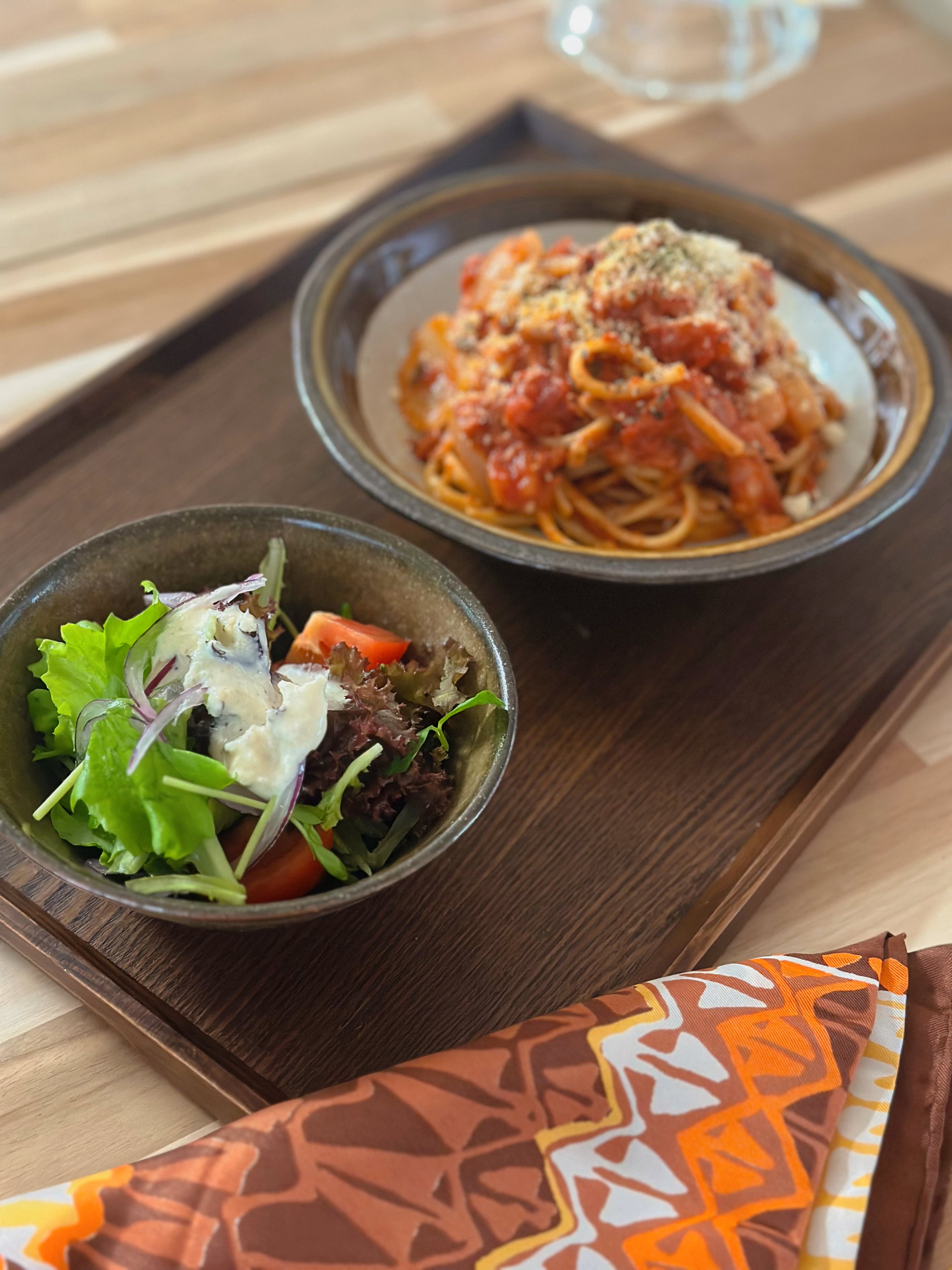 アメ粉引のシチュープレート 信楽焼 | 陶器屋カフェつむぎ produced by