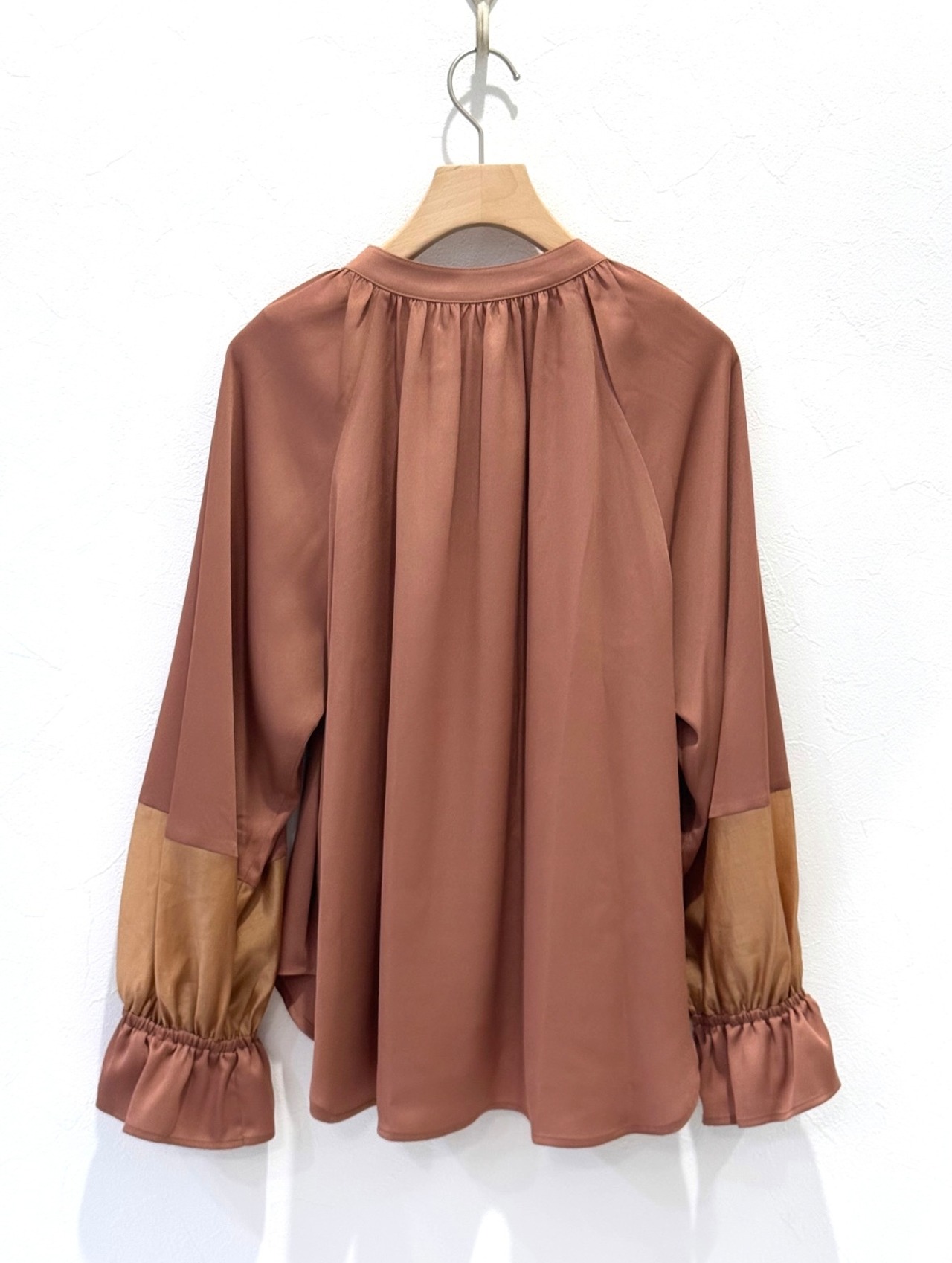 袖シアー切り替えブラウス