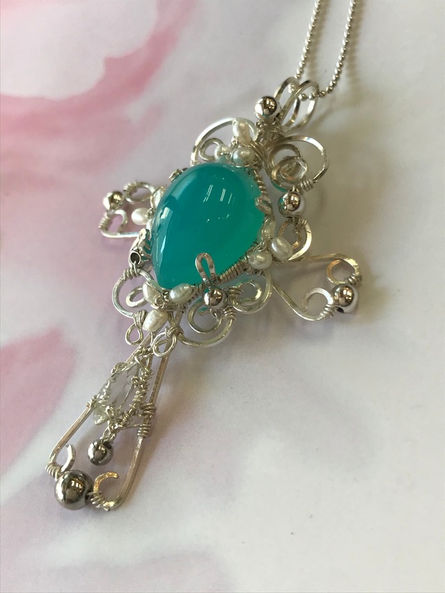 スカイブルーカルセドニー、ゴージャスネックレス