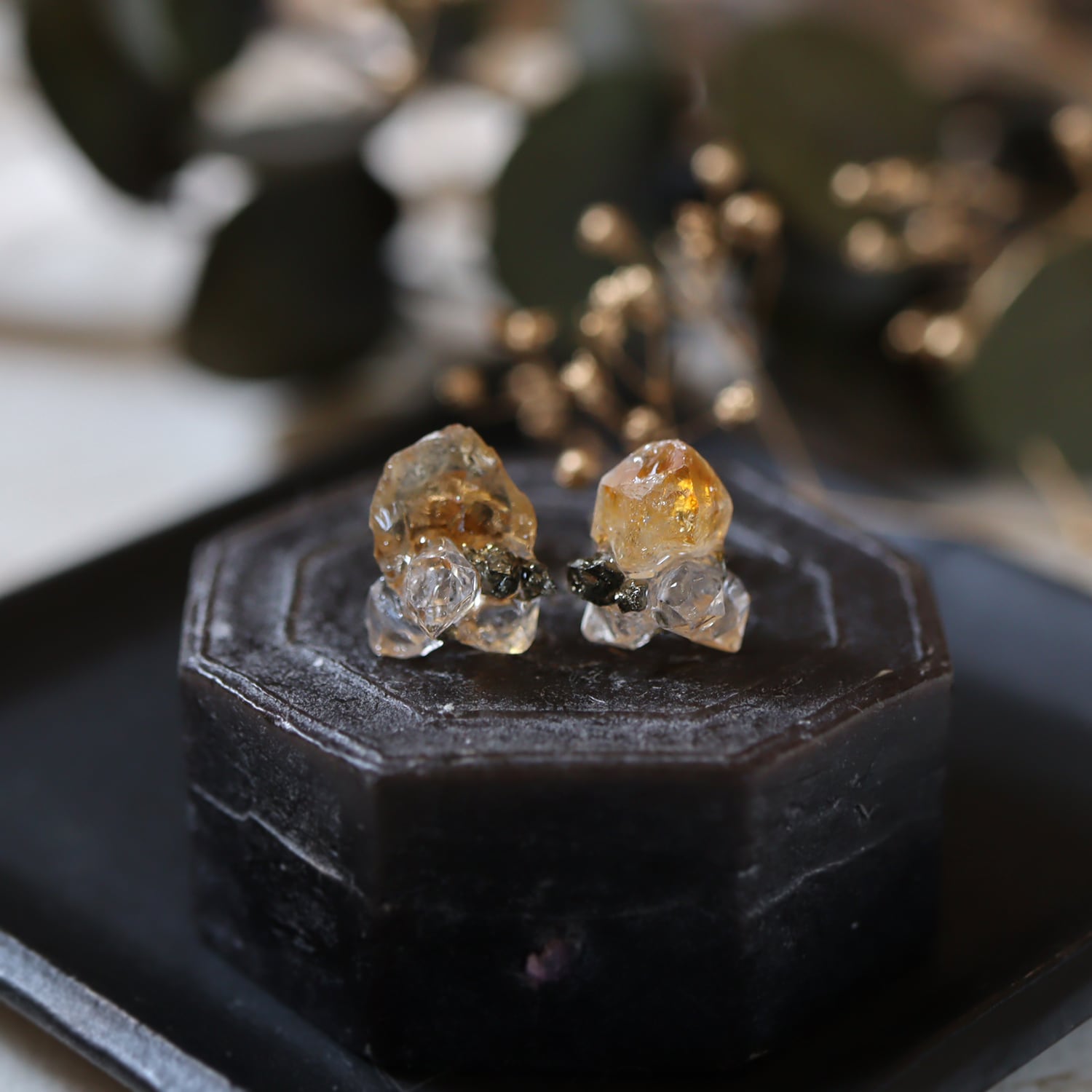 シトリンとダイヤモンドクォーツのピアス | witch/花石:鉱物植物