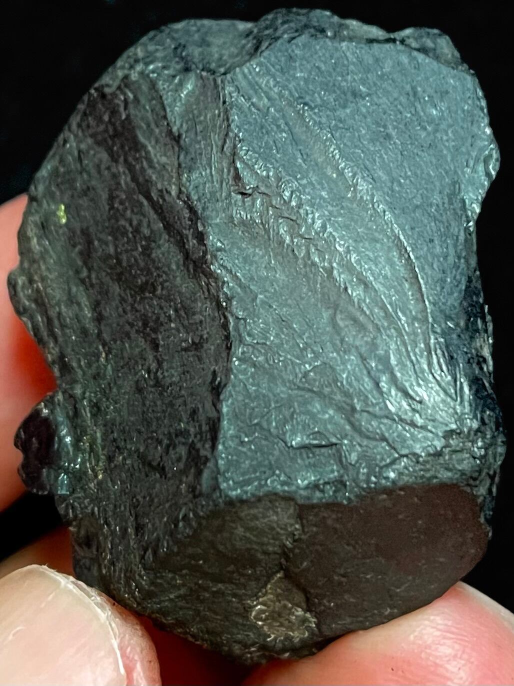 6) 浄化・護身・邪気払いの頂点!北海道「海底炭」ロック原石(中型)