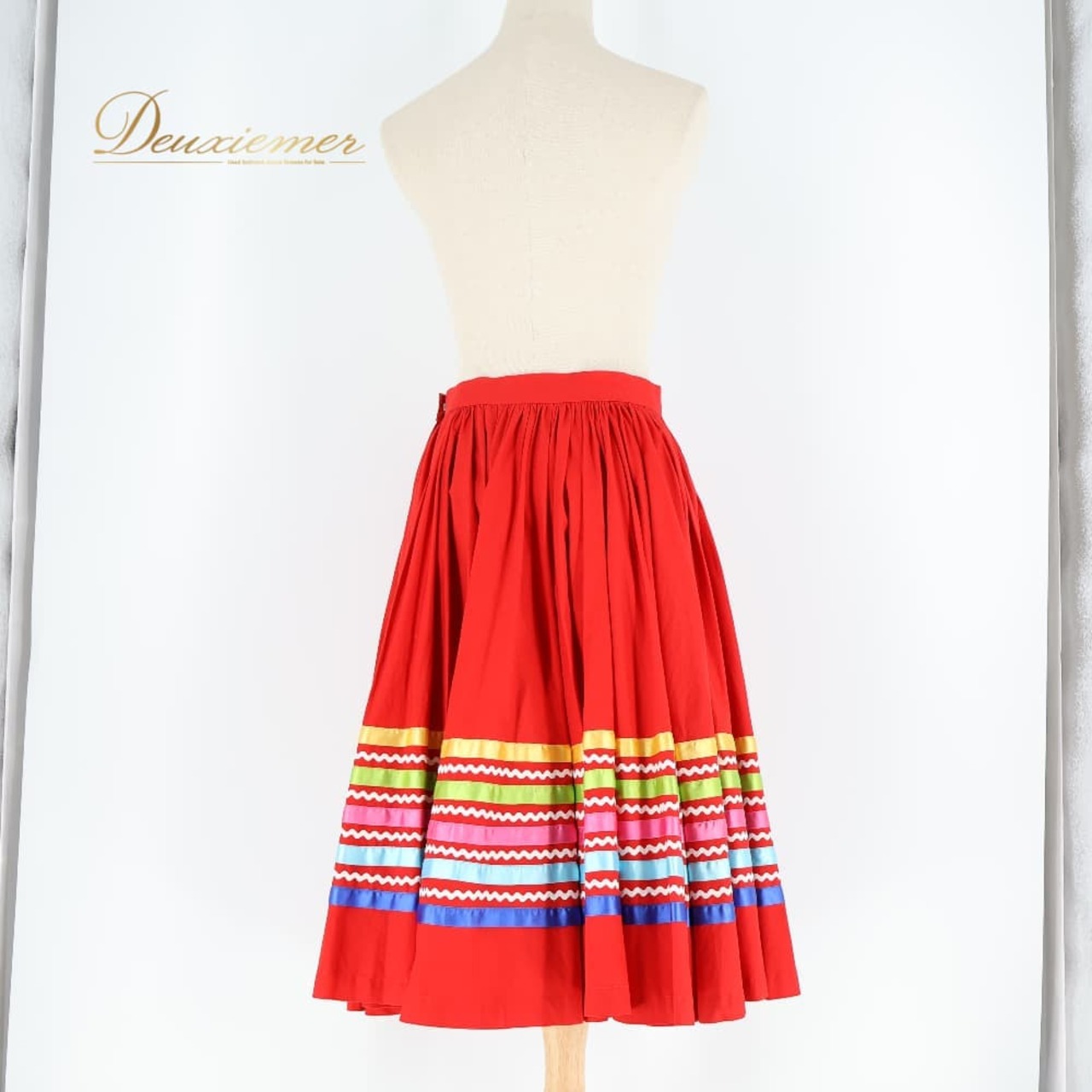 フォークダンス 衣装 スカート レッド系 チロリアン チロリアン カントリー リボン 赤 白 青 水色 黄 緑 ボリューム ダンス衣装 鮮やか イベント 練習 レッスン おしゃれ ホワイト系 ピンク系 ブルー系 グリーン系 イエロー系