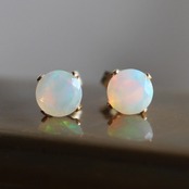 プレシャスオパール<6mm>のスタッドピアス(K14GF)