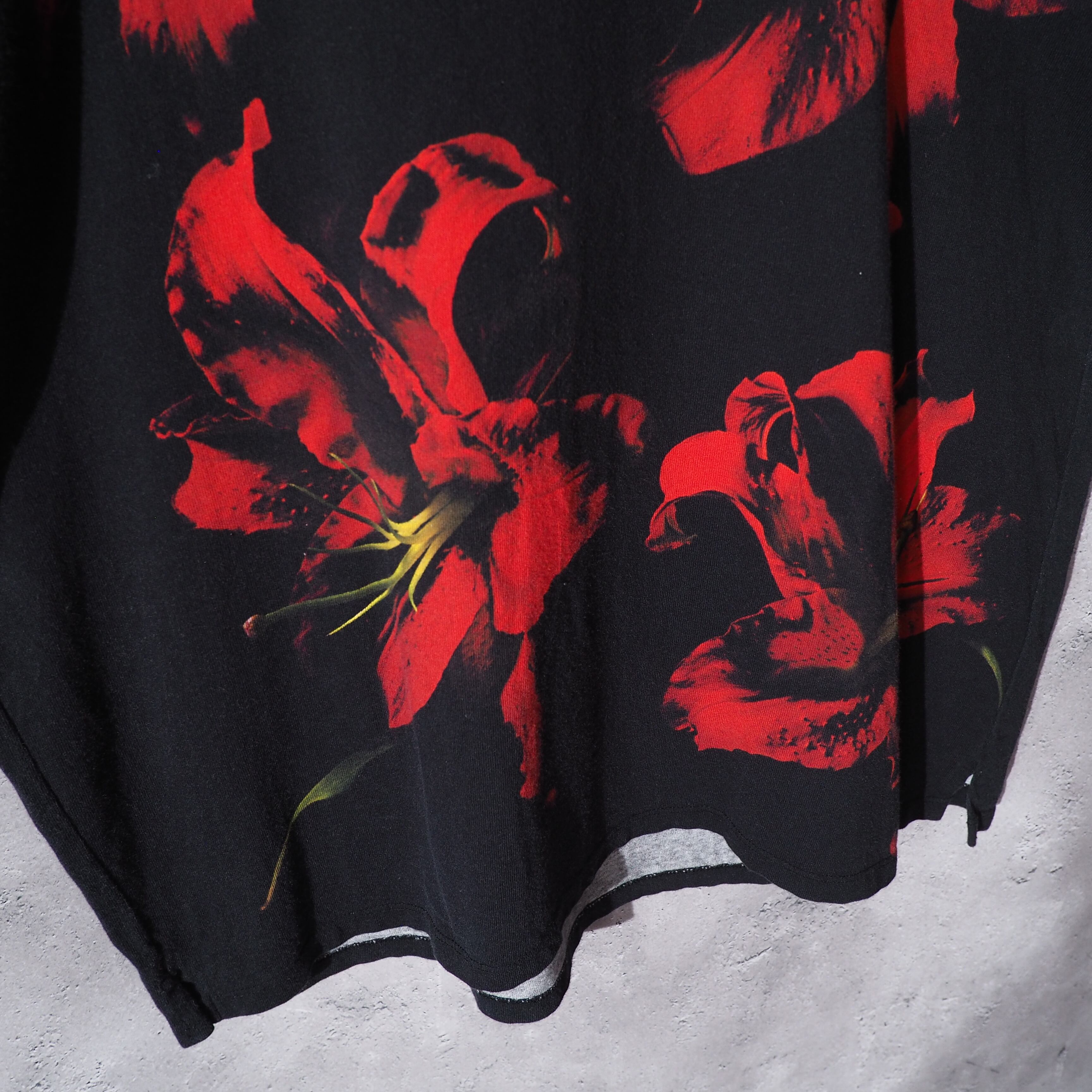 ” LAD MUSICIAN ” red lily painted loose black Tee