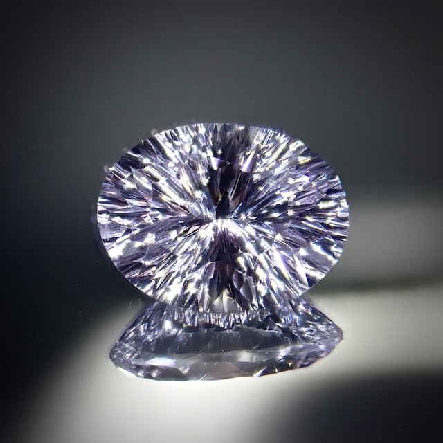 【Radiant Kiriko Cut™️】輝きが躍る、桜色の美　1.17ct 天然サファイア