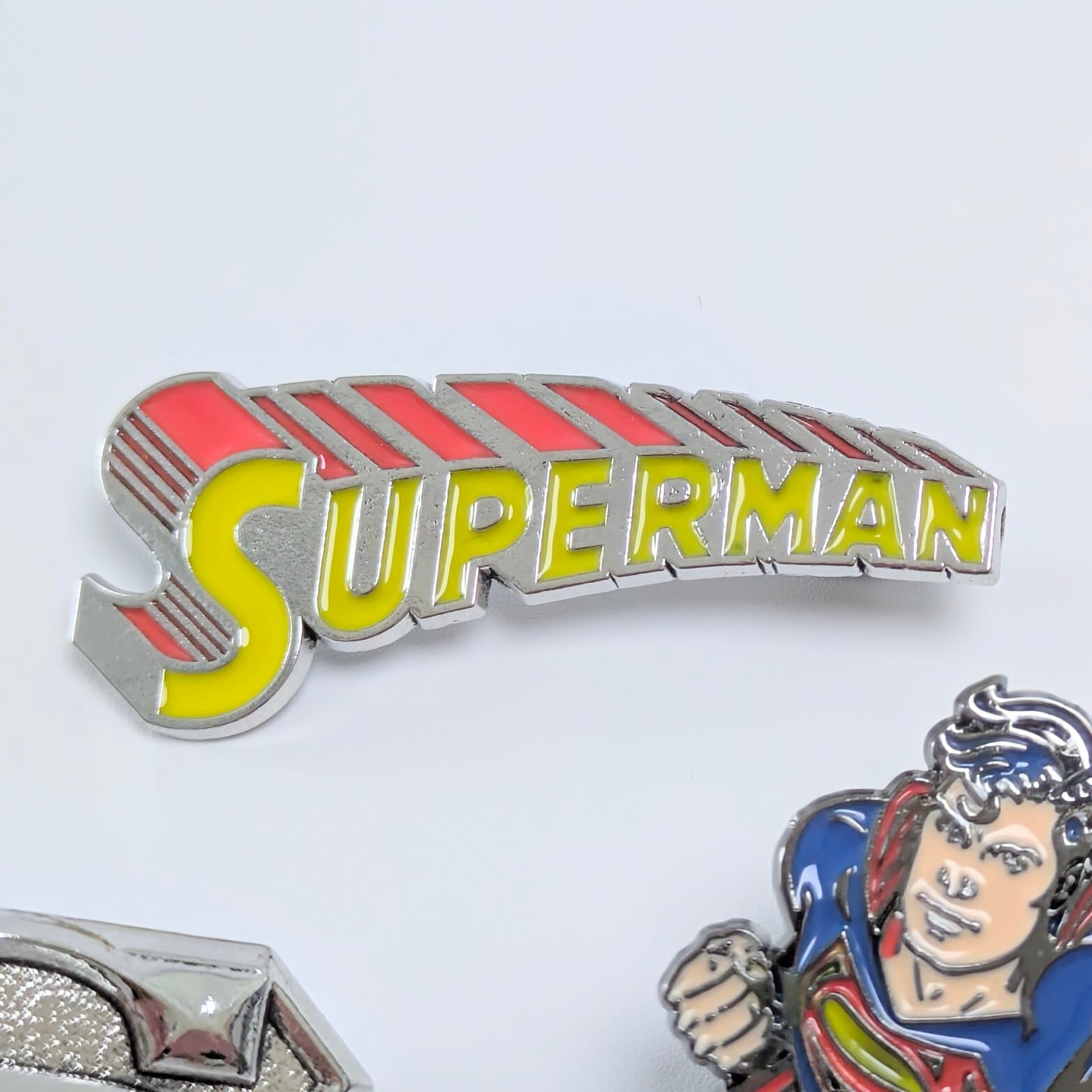 ♧送料無料！ ★ピンズ PINS★ピンバッジ 【 Superman ( スーパーマン ) 】ピンズ3個SET 〚アメリカン雑貨 アメトイ〛