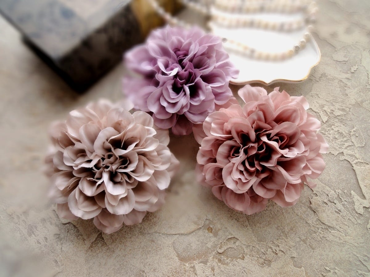 冬の花 くすみブルーラウンドレジンヘアゴム