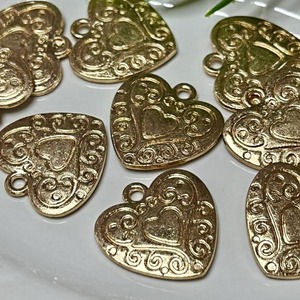 【2個】ゴールドハートアンティークチャーム/