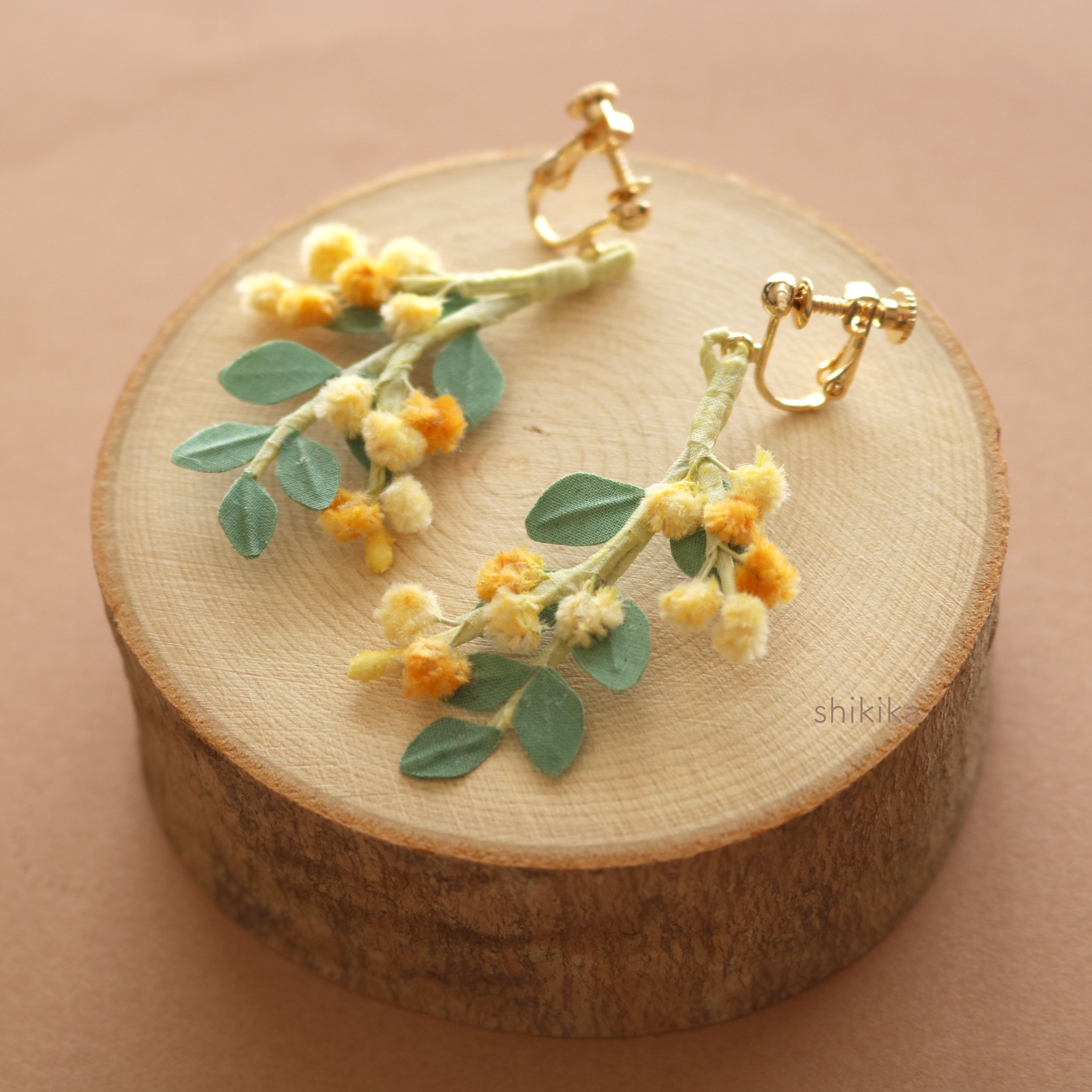 丸葉ミモザの布花イヤリング Shikika 四季の布花アクセサリー