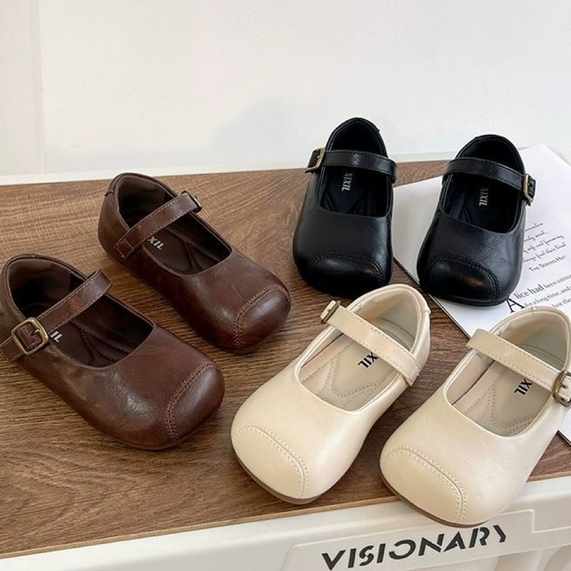 ,つま先フラットな上品フォーマルシューズ