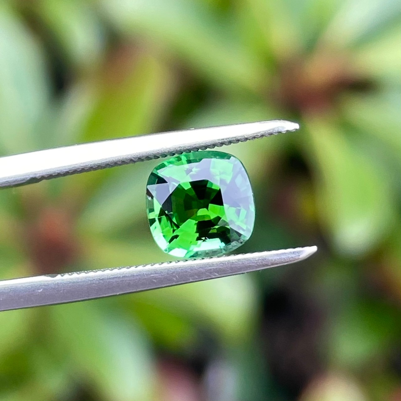 グリーントルマリン 6.5x6.3mm, 1.24ct, ナイジェリア産