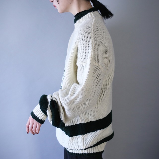 "特殊部隊" border line and human graphic design loose silhouette mock neck sweater