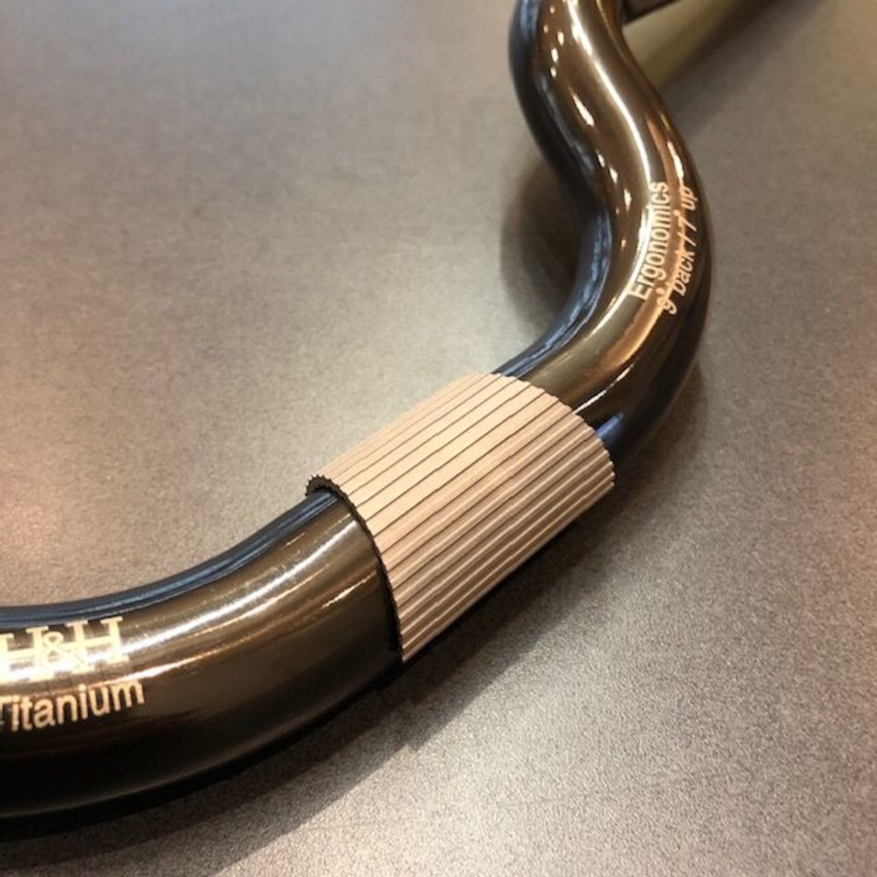 H&H Titanium Ergonomics Midrisebar【ブラックカラー】