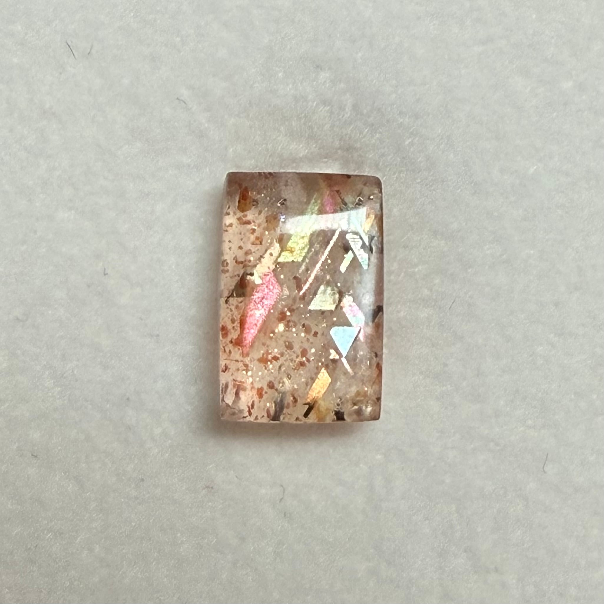 パーティーを楽しむ　レインボーラティスサンストーン